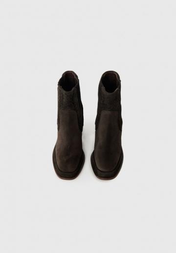 Высокие сапоги