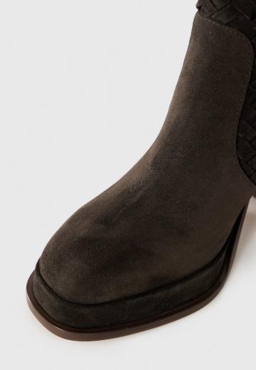 Высокие сапоги