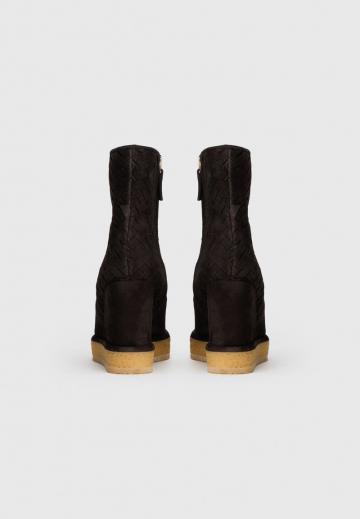 Сапожки на танкетке