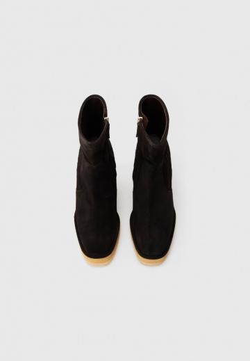 Сапожки на танкетке