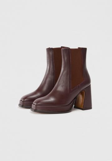 Высокие сапоги