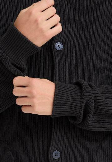 Вязаная кофта