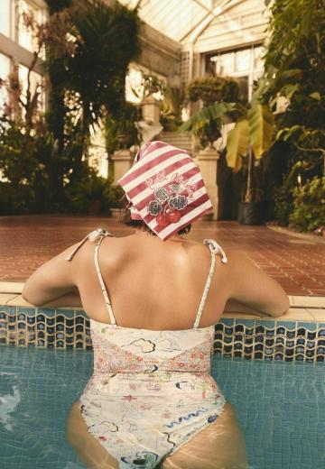 Слитный купальник