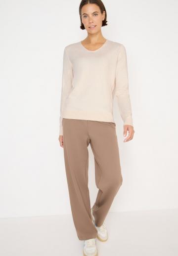 Пуловер с вырезом V