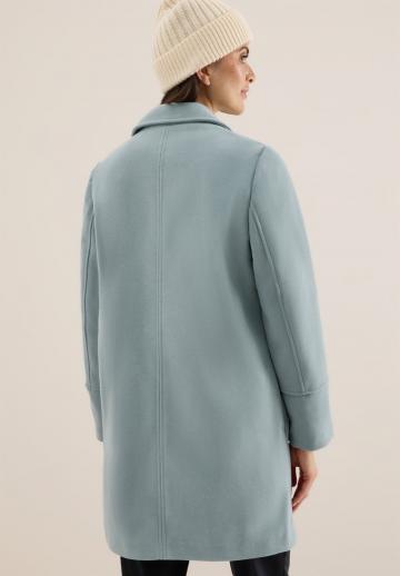 Короткое пальто