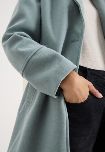 Короткое пальто