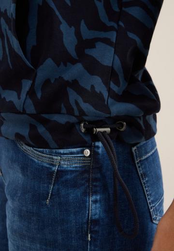 Пуловер с капюшоном