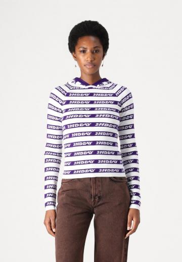 Пуловер в полоску