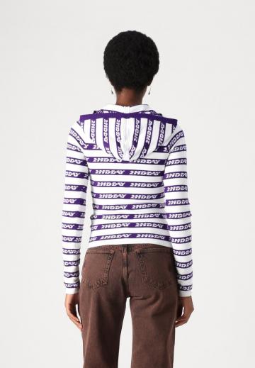 Пуловер в полоску