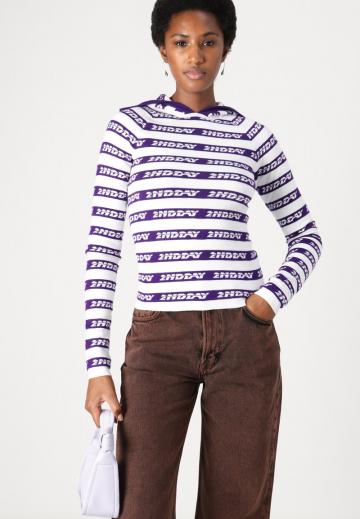 Пуловер в полоску