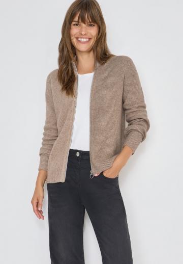 Вязаная кофта