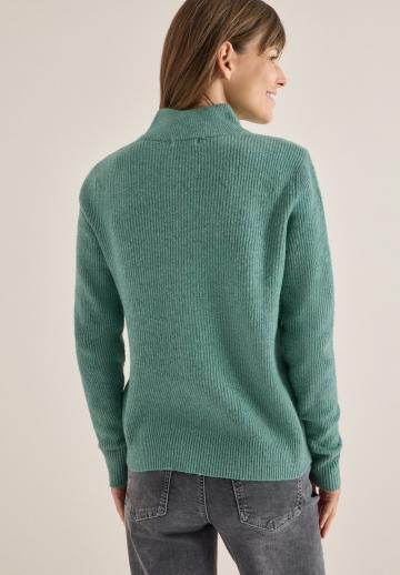 Вязаный жилет