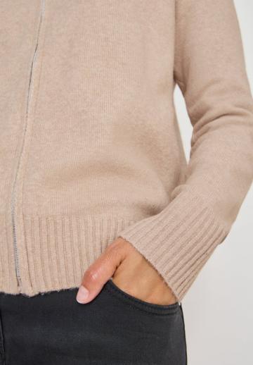 Вязаная кофта