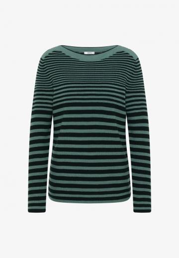 Пуловер в полоску