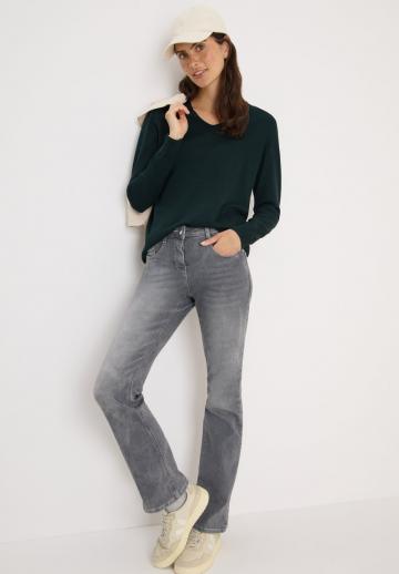 Пуловер с вырезом V