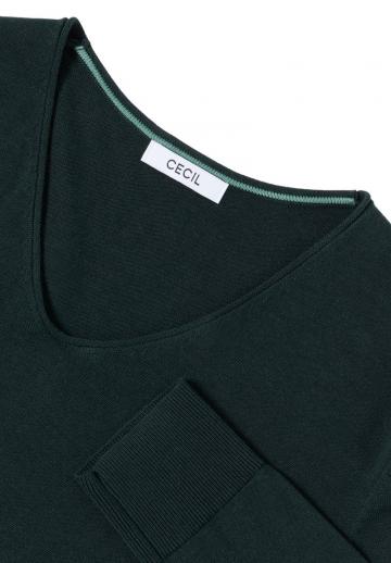 Пуловер с вырезом V