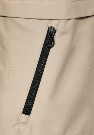 Куртка с накладнымит карманами