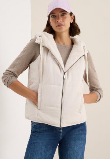 Пуховой жилет