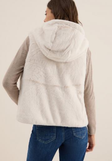 Пуховой жилет