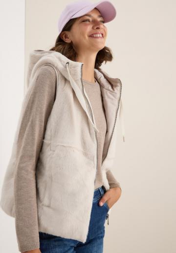 Пуховой жилет