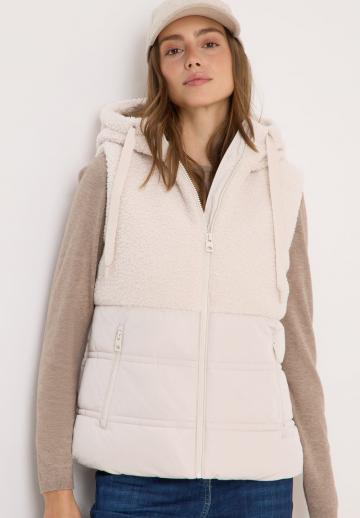 Пуховой жилет
