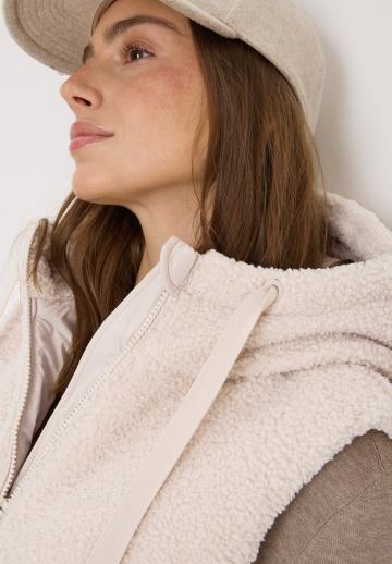 Пуховой жилет