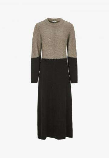 Вязаное платье