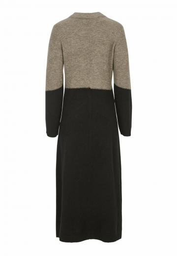 Вязаное платье