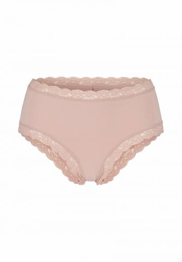 Трусы на бедрах