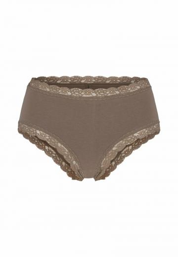 Трусы на бедрах