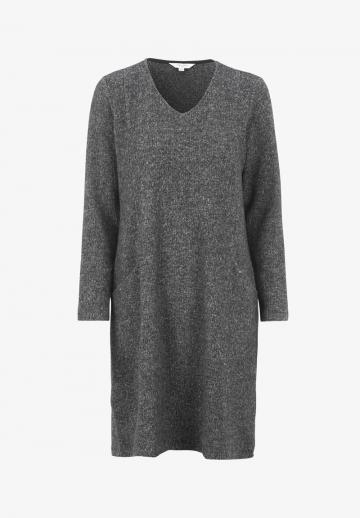 Вязаное платье