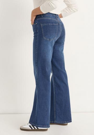 Клешеные джинсы