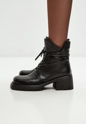 Ботинки на шнуровке