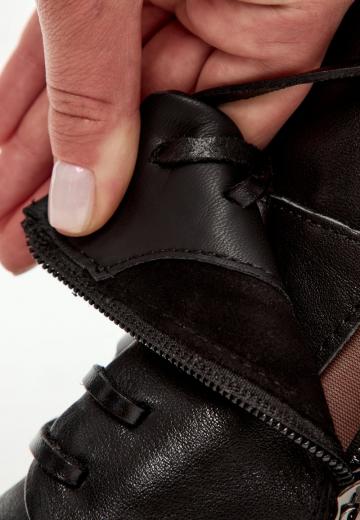 Ботинки на шнуровке