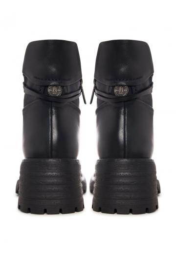 Ботинки на шнуровке