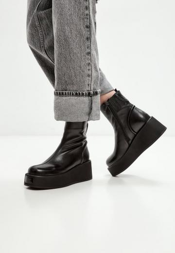 Сапожки на танкетке