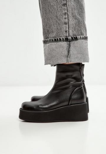 Сапожки на танкетке