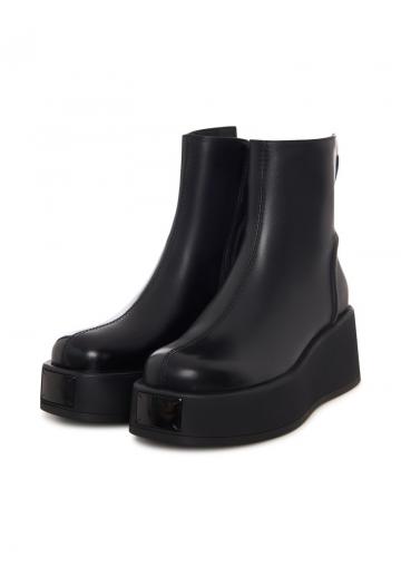 Сапожки на танкетке