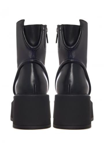 Сапожки на танкетке