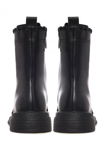 Ботинки на шнуровке