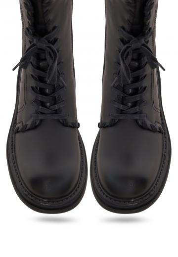 Ботинки на шнуровке