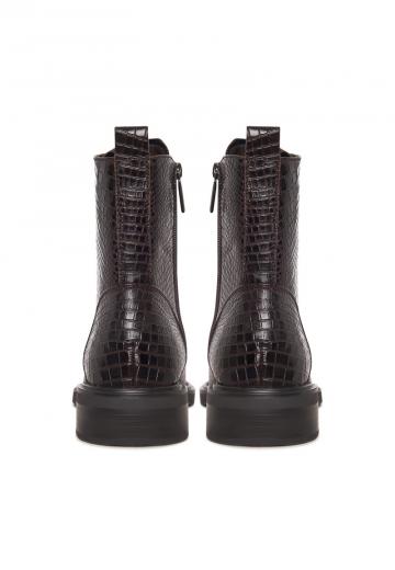 Ботинки на шнуровке