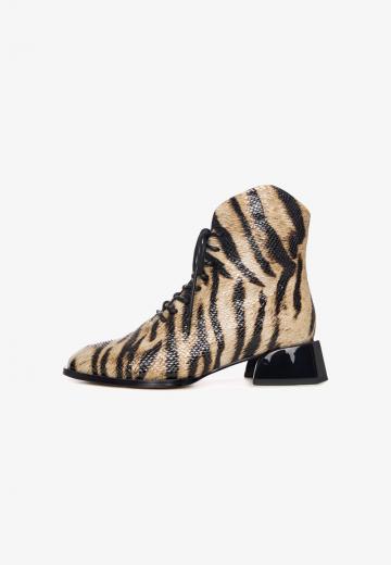 Ботинки на шнуровке