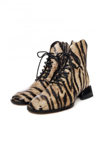 Ботинки на шнуровке