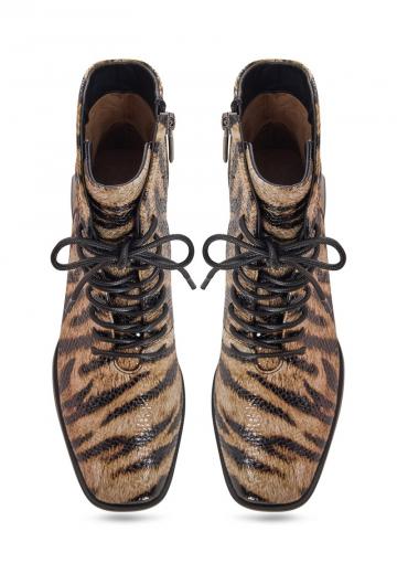 Ботинки на шнуровке
