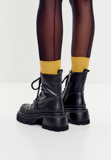 Ботинки на шнуровке
