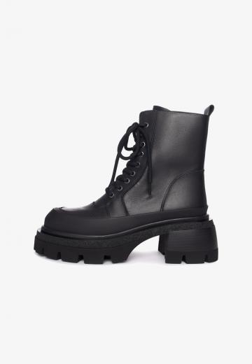 Ботинки на шнуровке