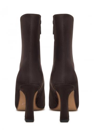 Полусапожки на высоком каблуке