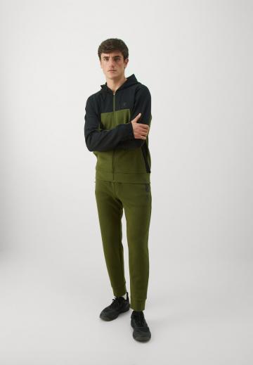 Спортивная кофта