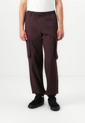 Брюки с накладными карманами